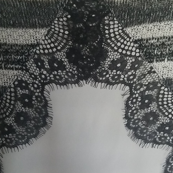 Black and white striped top - Picture 3 of 4